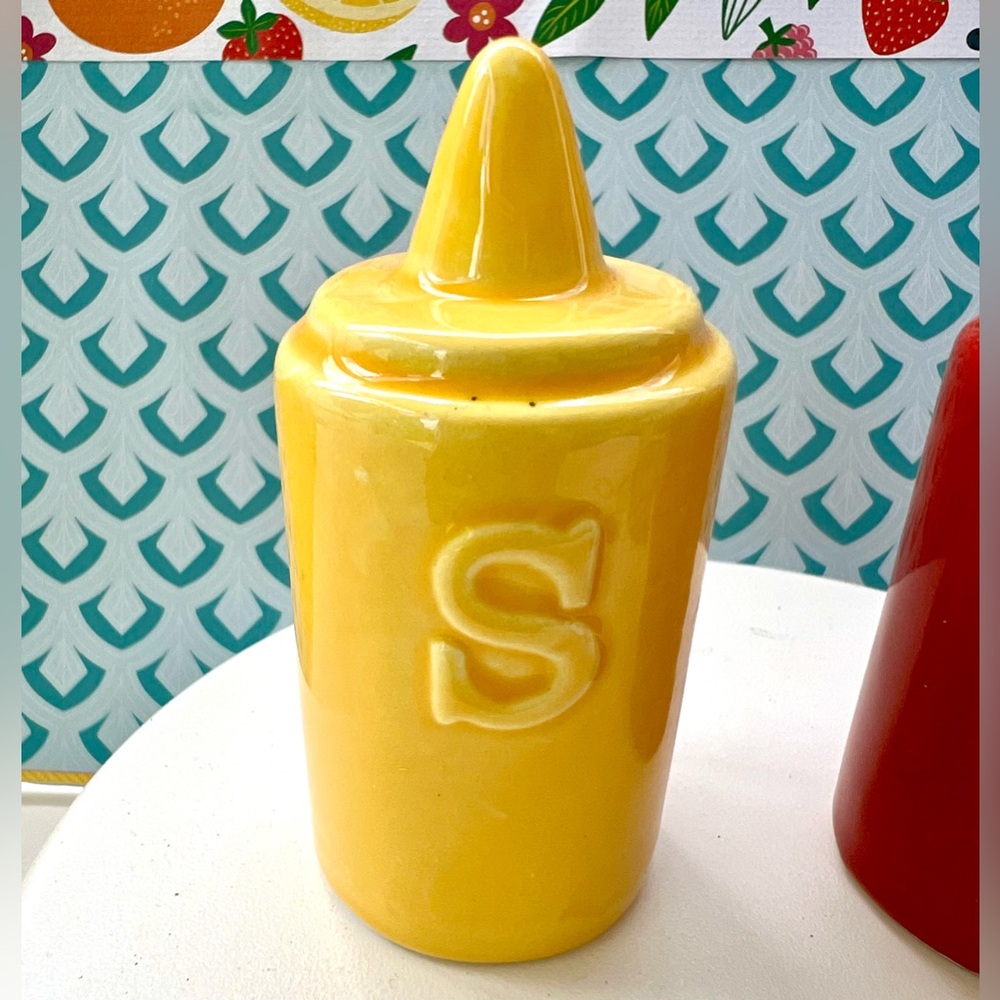 Ceramic Mustard & Ketchup Squeeze Bottles Salt and Pepper Shakers Fun - Picture 3 of 6